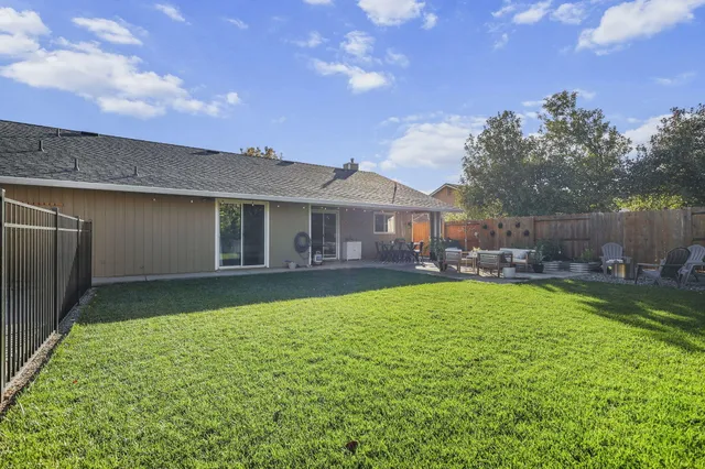 $474,900 | 1949 Catherine Way, Redding, CA 96002