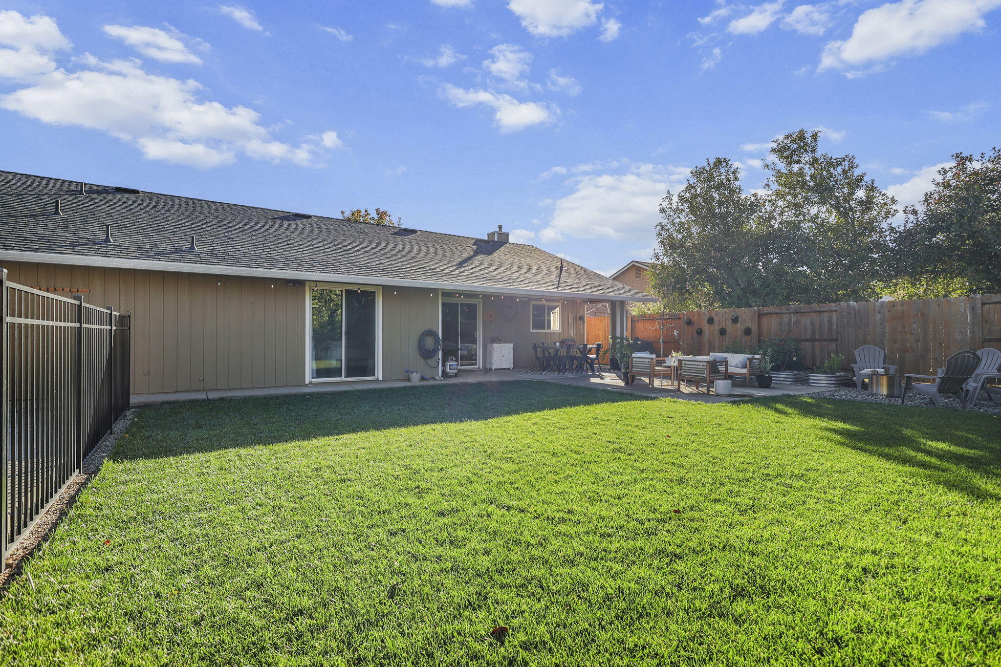 1949 Catherine Way Redding, CA 96002 - Photo 26 of 32 40-web-or-mls-LZ0A0043