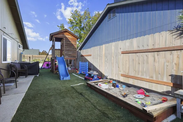 $474,900 | 1949 Catherine Way, Redding, CA 96002