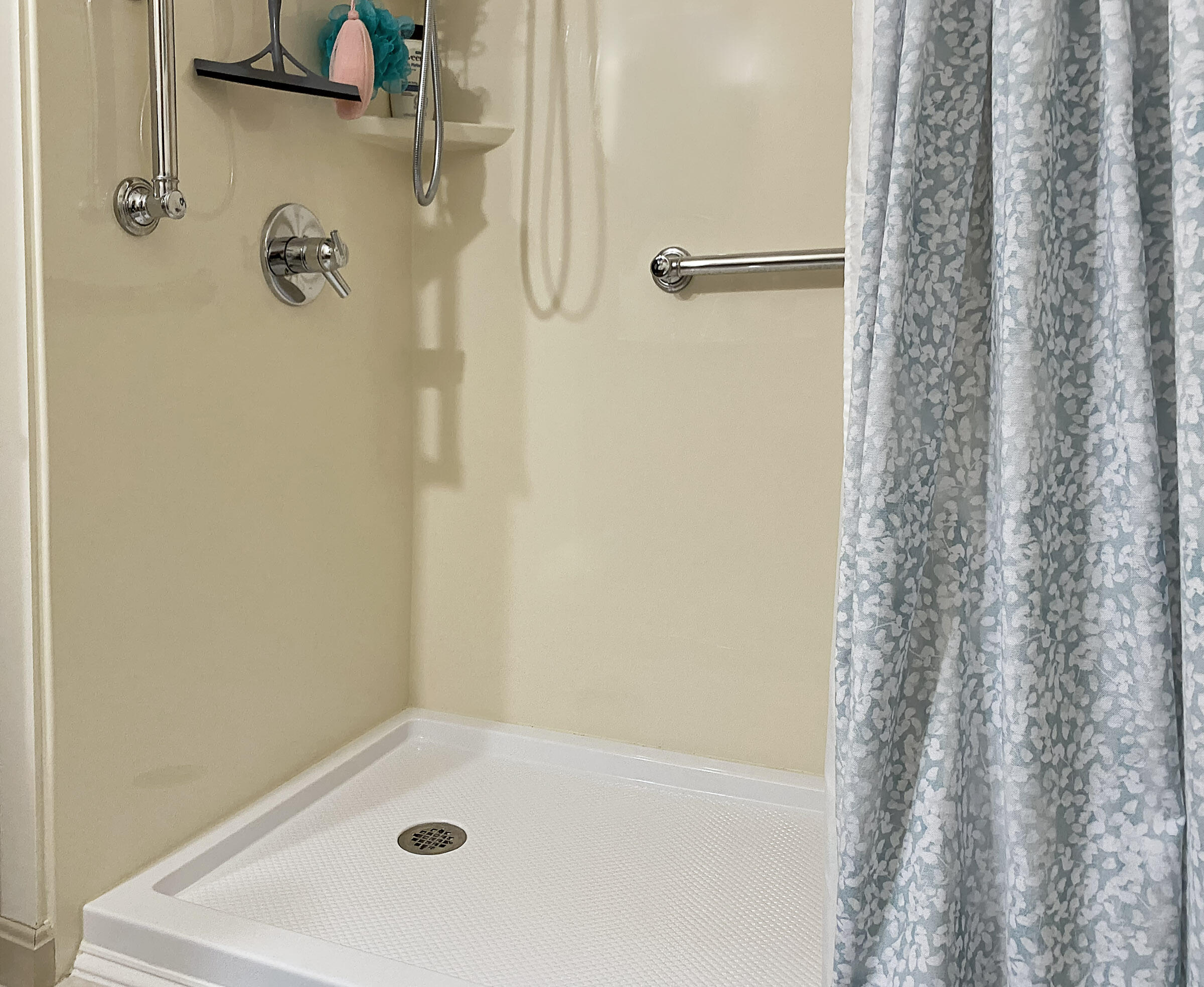 7 Windsor Commons Drive, Unit 7 Kennebunk, ME 04043 - Photo 16 of 32 Primary Bath w/Step in Shower