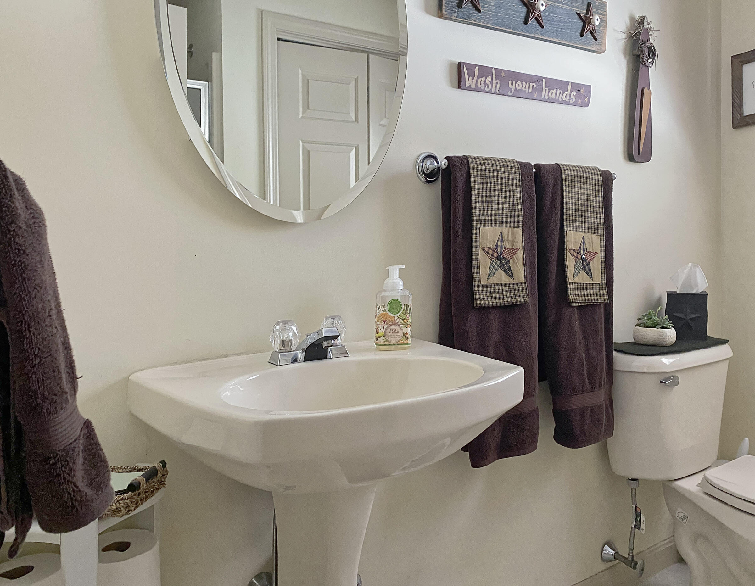 7 Windsor Commons Drive, Unit 7 Kennebunk, ME 04043 - Photo 19 of 32 Full Guest Bath w/shower