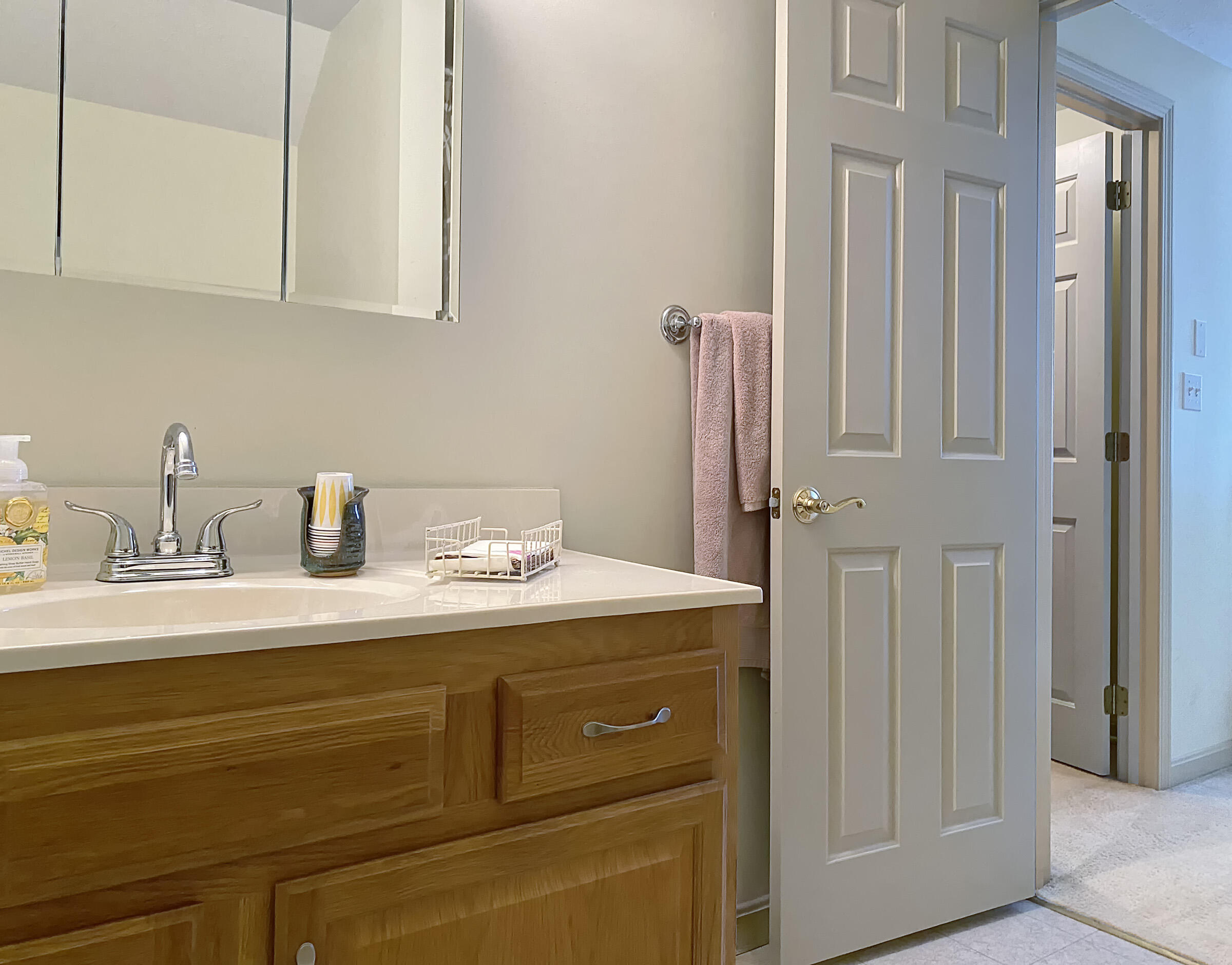 7 Windsor Commons Drive, Unit 7 Kennebunk, ME 04043 - Photo 27 of 32 Second Floor Bath