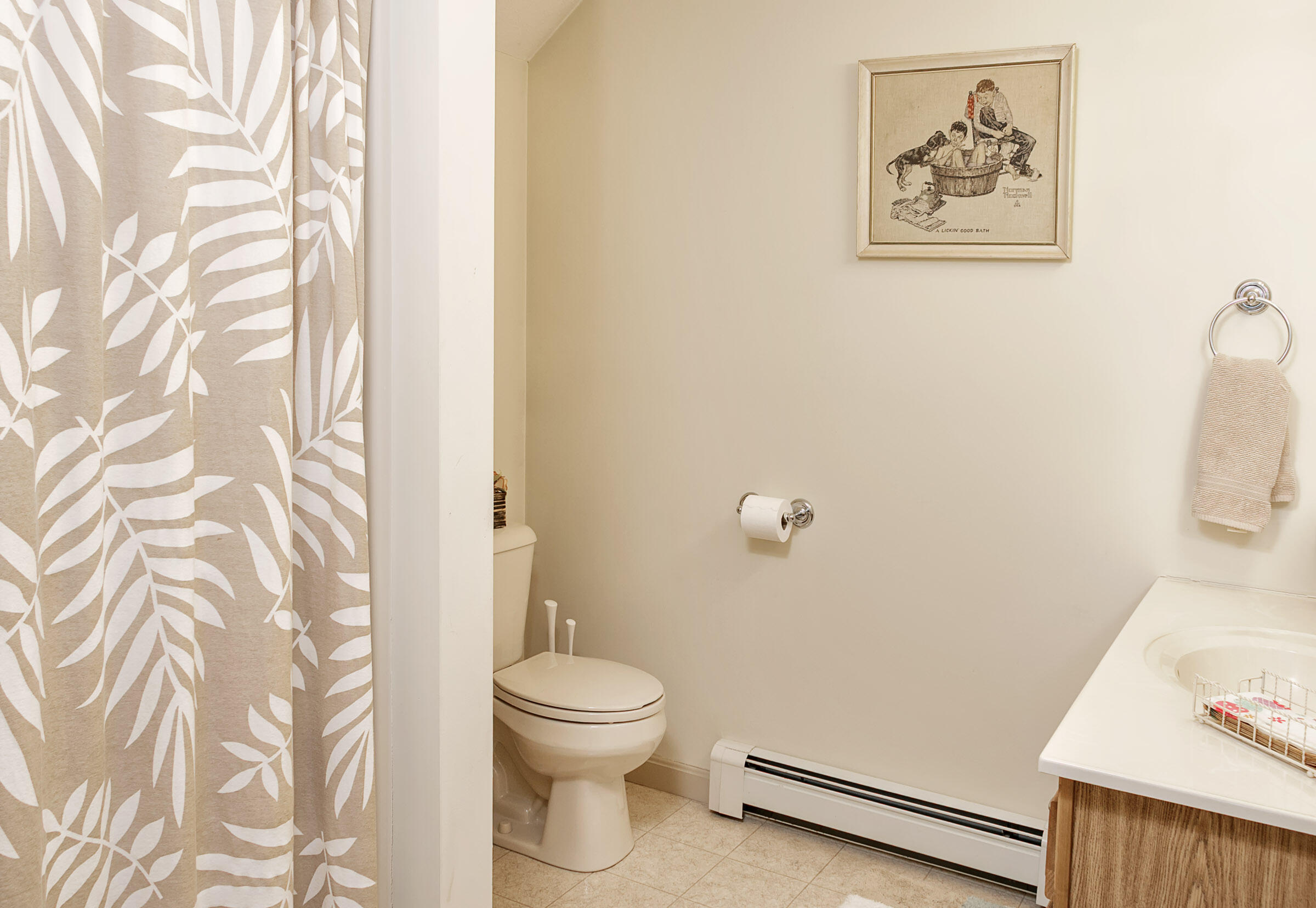 7 Windsor Commons Drive, Unit 7 Kennebunk, ME 04043 - Photo 28 of 32 Second Floor Bath
