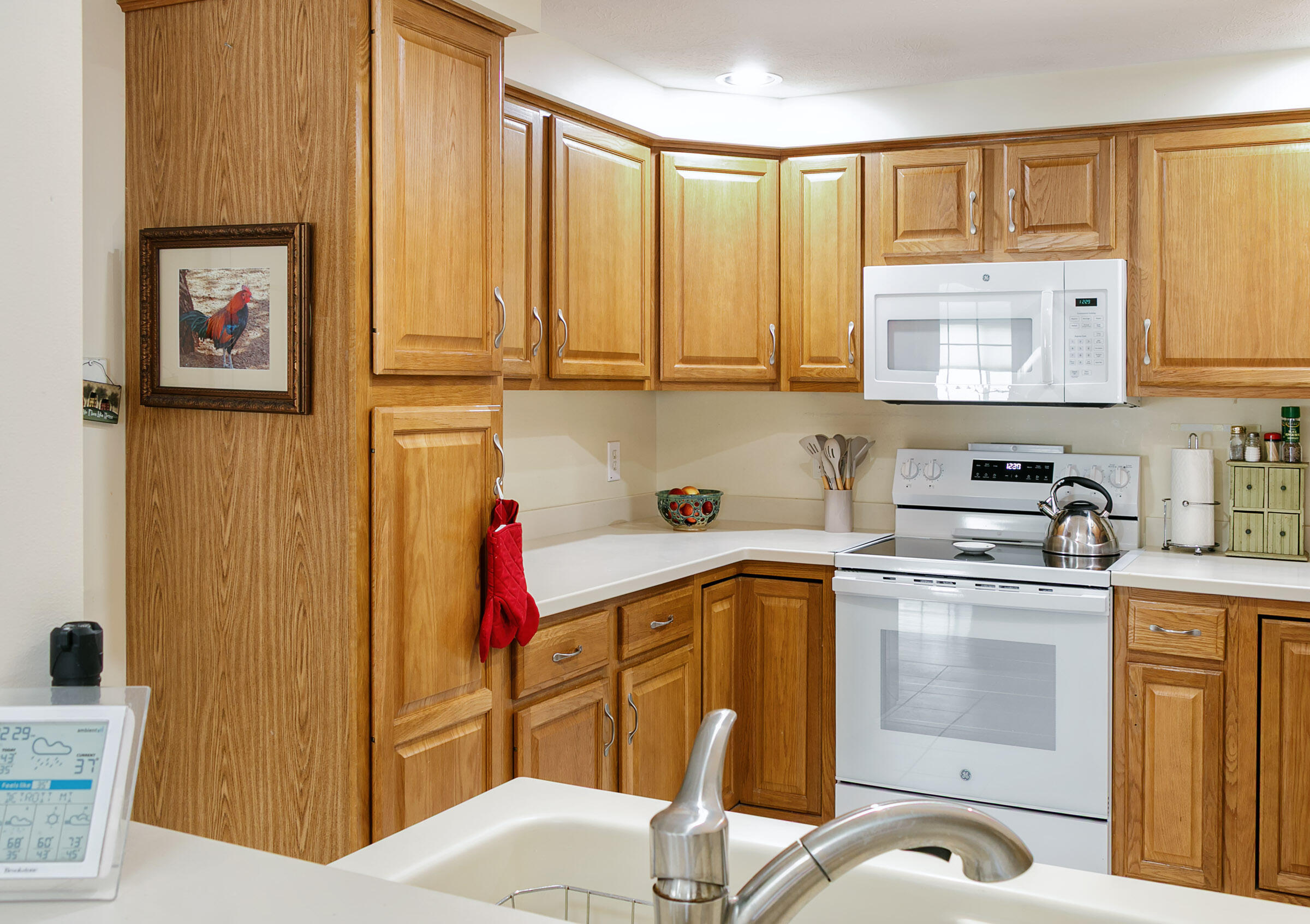7 Windsor Commons Drive, Unit 7 Kennebunk, ME 04043 - Photo 7 of 32 Kitchen