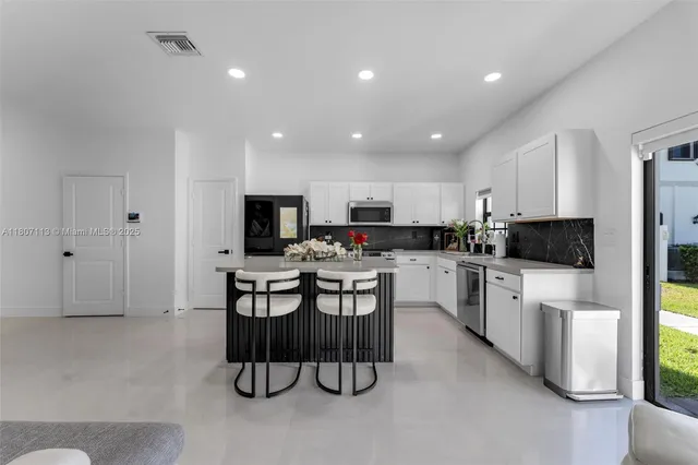 $2,700 | 617 Southwest 11th Street, Florida City, FL 33034