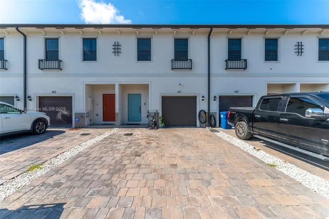 $2,700 | 617 Southwest 11th Street, Florida City, FL 33034