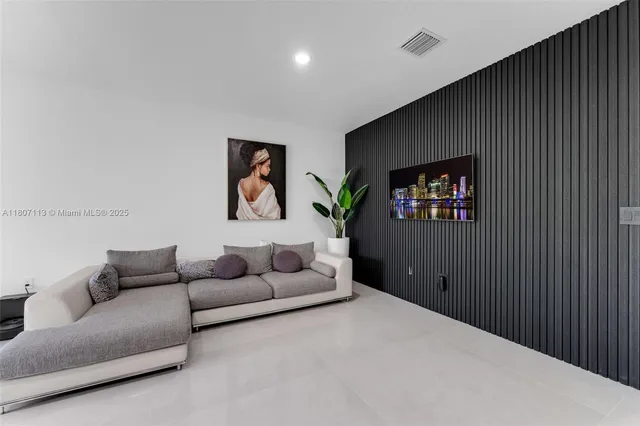 $2,700 | 617 Southwest 11th Street, Florida City, FL 33034