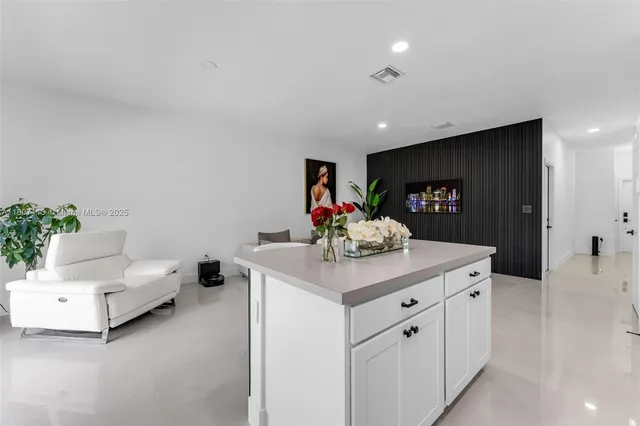 $2,700 | 617 Southwest 11th Street, Florida City, FL 33034