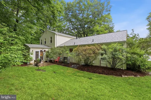 $765,000 | 4908 Woodland Way, Annandale, VA 22003