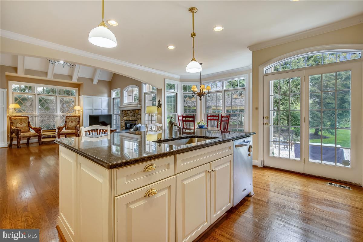 9002 Ridge Lane Vienna, VA 22182 - Photo 19 of 76 Center Island