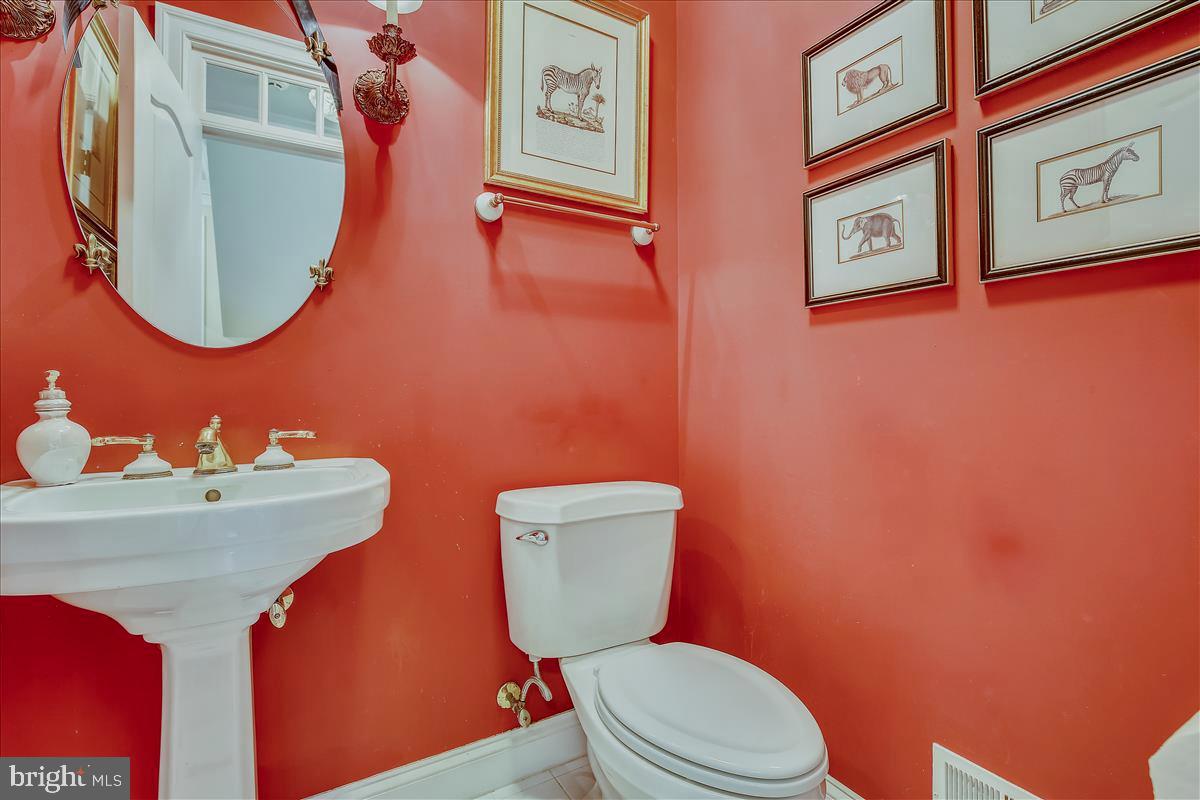 9002 Ridge Lane Vienna, VA 22182 - Photo 27 of 76 Powder Room