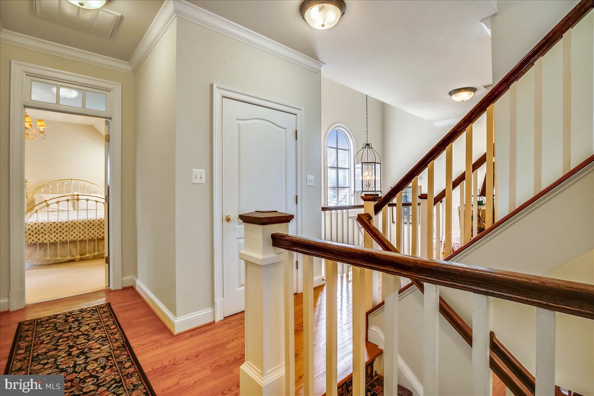9002 Ridge Lane Vienna, VA 22182 - Photo 33 of 76 Upper Level 1 Hallway