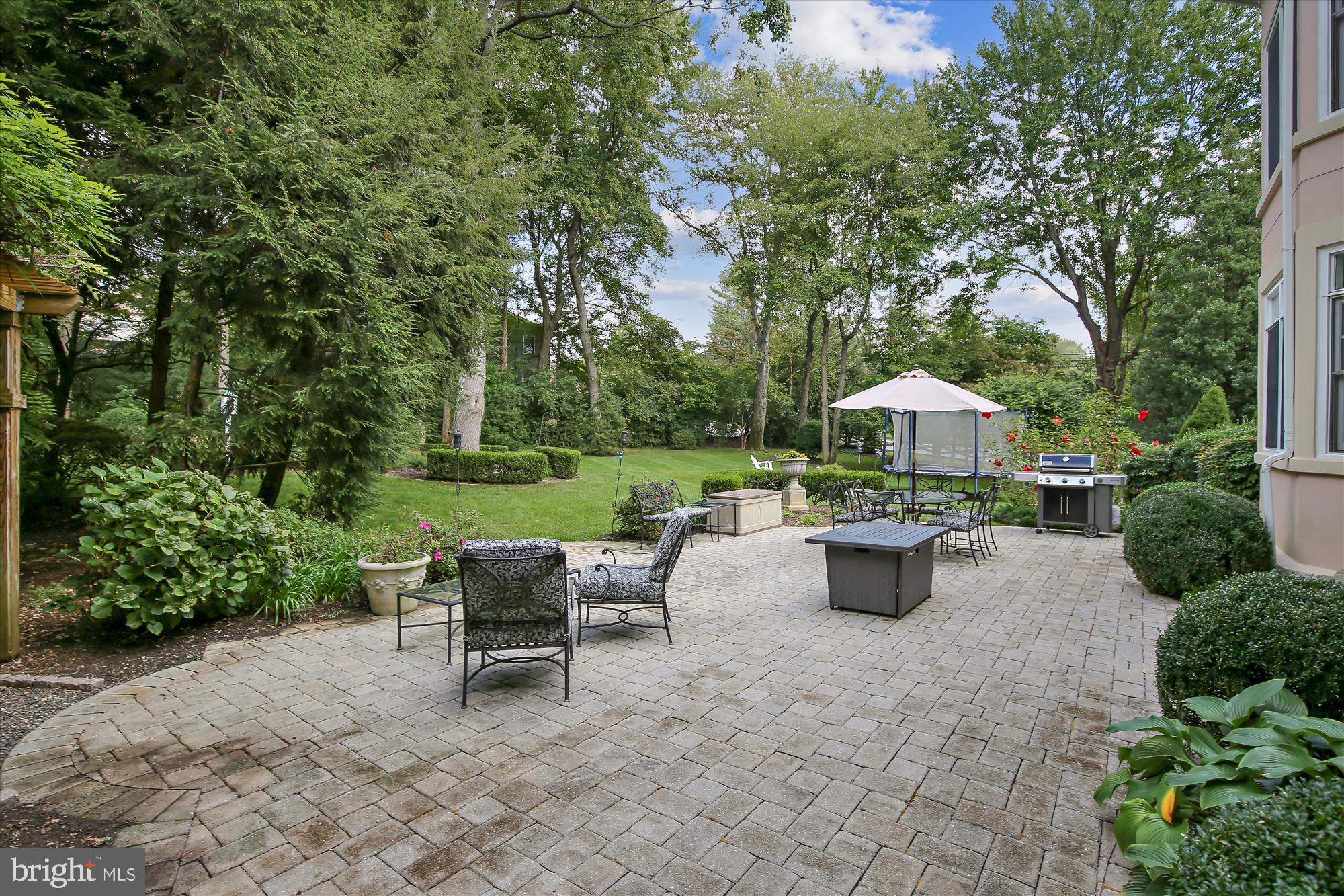 9002 Ridge Lane Vienna, VA 22182 - Photo 57 of 76 Expansive Paver Patio