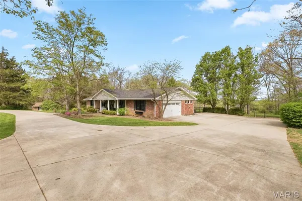 $419,900 | 127 White Oak Estates Drive, Troy, MO 63379