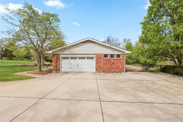 $419,900 | 127 White Oak Estates Drive, Troy, MO 63379