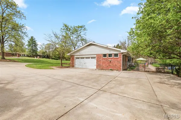 $419,900 | 127 White Oak Estates Drive, Troy, MO 63379