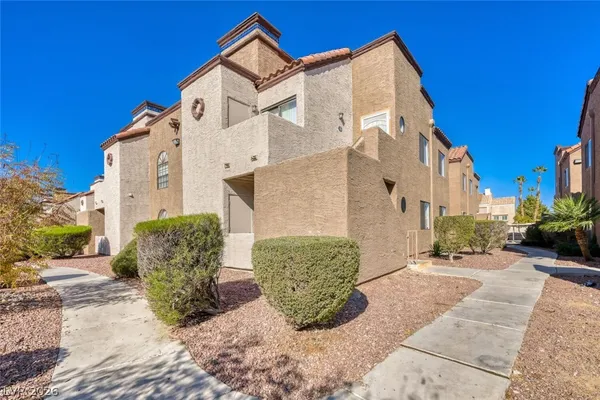 $1,385 | 2972 Juniper Hills Boulevard, Unit 203, Las Vegas, NV 89142