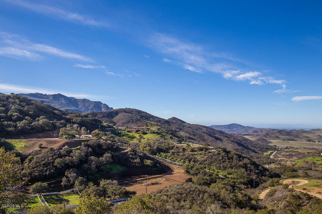 2551 White Stallion Road Thousand Oaks, CA 91361 - Photo 23 of 41 a view of a city with mountains in the background