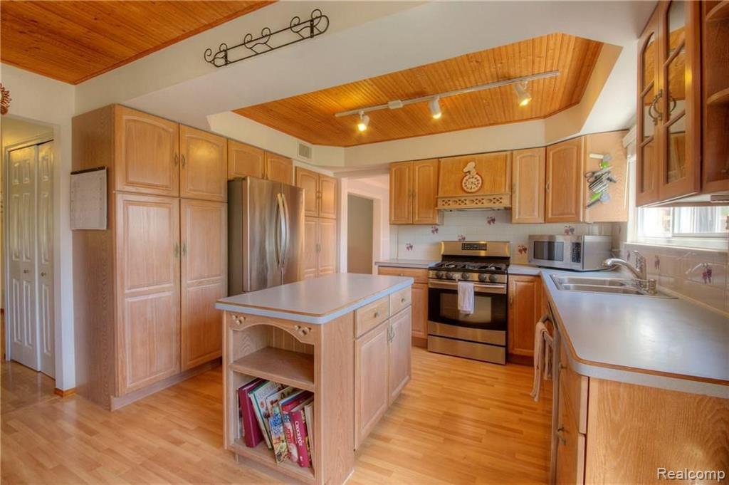 7398 Kingsbridge Road Canton, MI 48187 - Photo 12 of 47 Gallery Image 12