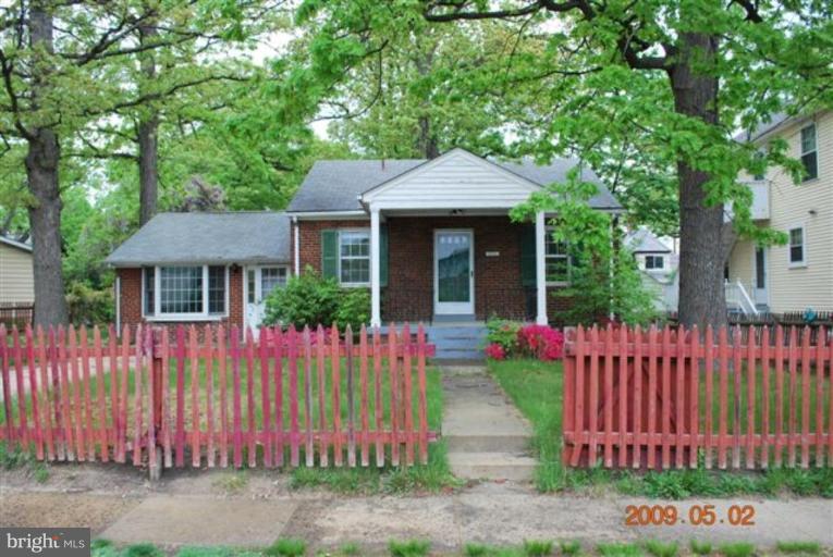 805 New York Avenue Silver Spring, MD 20910 - Photo 1 of 8 Exterior (Main)