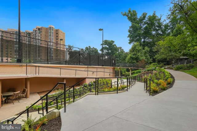 $484,500 | 5904 Mt Eagle Drive, Unit 105, Alexandria, VA 22303