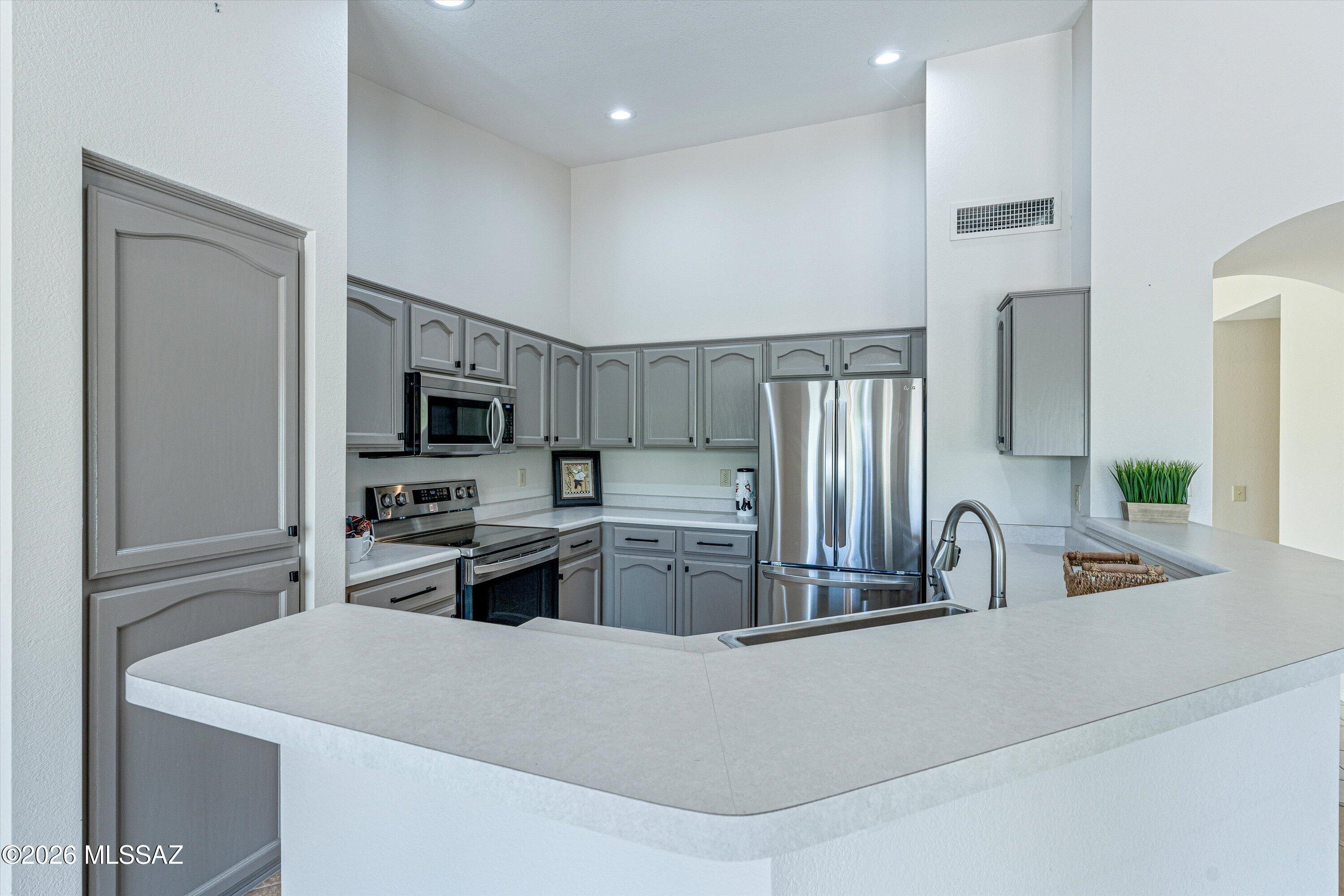36972 South Highland Ridge Drive Tucson, AZ 85739 - Photo 30 of 50 Kitchen