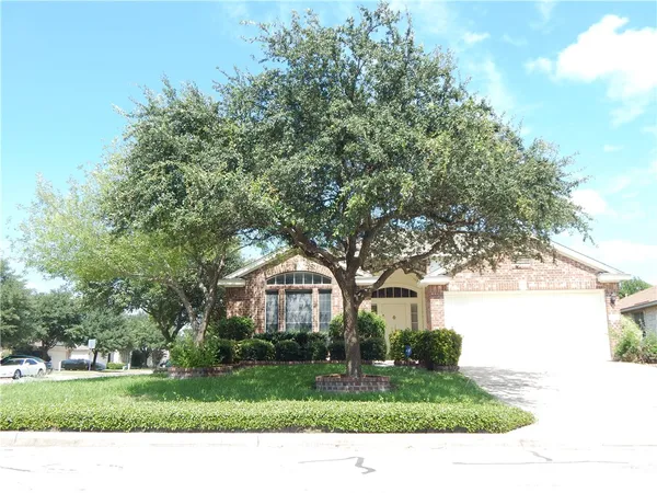 a view of house with a yard