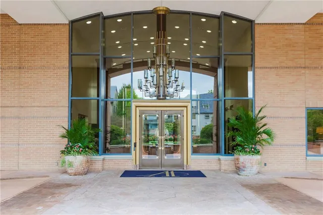 $499,950 | 400 West 49th Terrace, Unit 2044, Kansas City, MO 64112