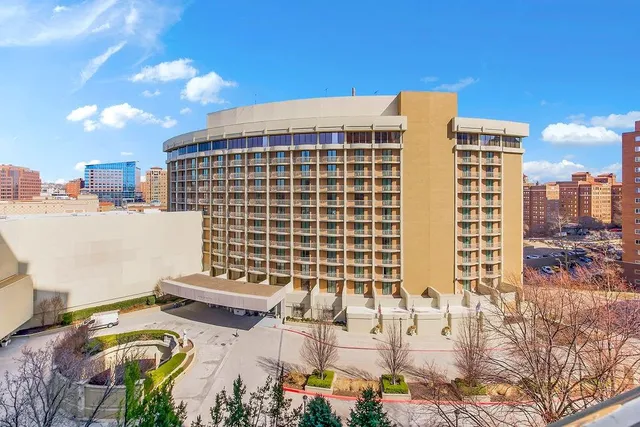 $499,950 | 400 West 49th Terrace, Unit 2044, Kansas City, MO 64112