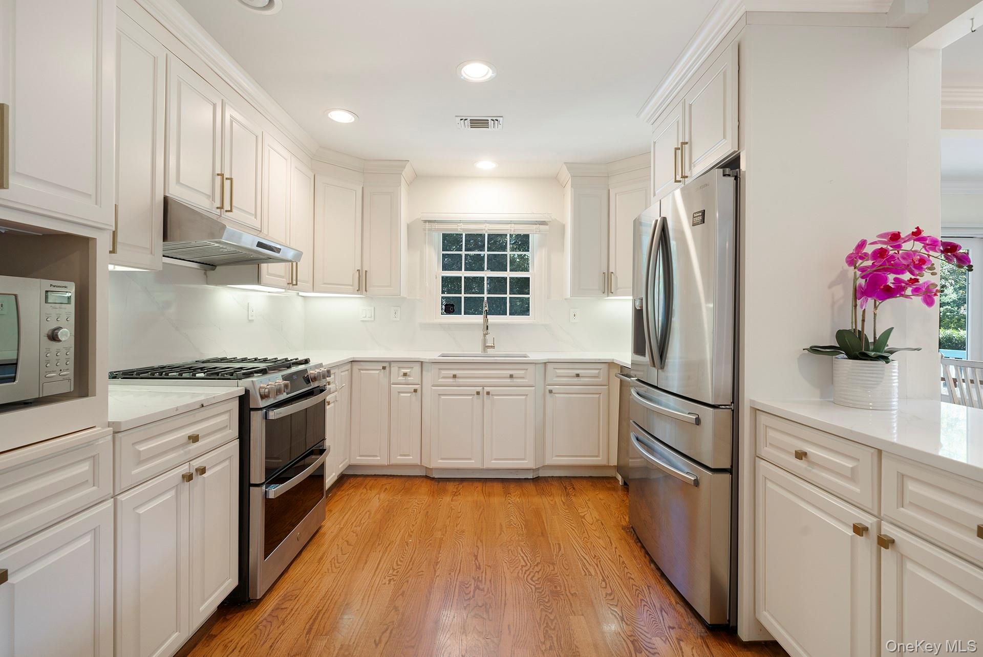 44 Midhampton Avenue Quogue, NY 11942 - Photo 10 of 24 Kitchen