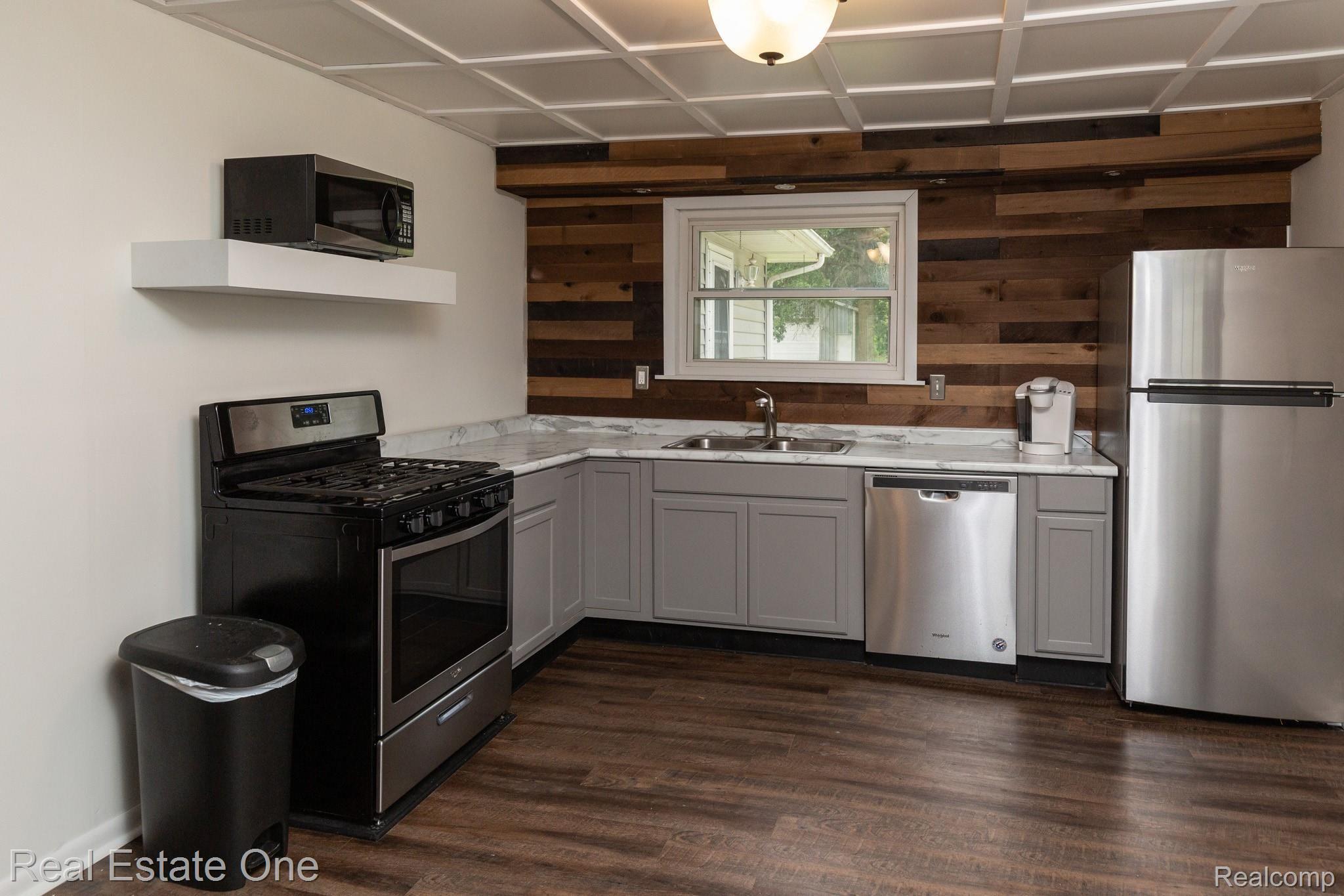 13345 Grafton Road Carleton, MI 48117 - Photo 8 of 34 13345GraftonRd-8.jpg