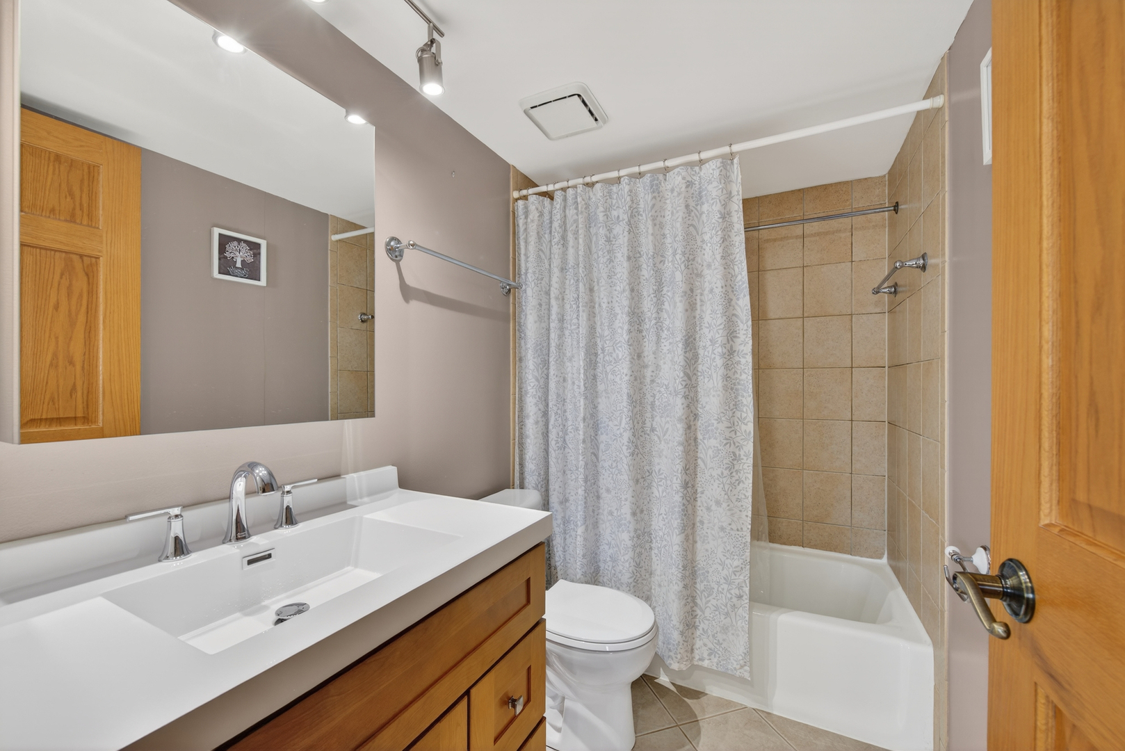 6056 South Keating Avenue, Unit 2E Chicago, IL 60629 - Photo 12 of 23