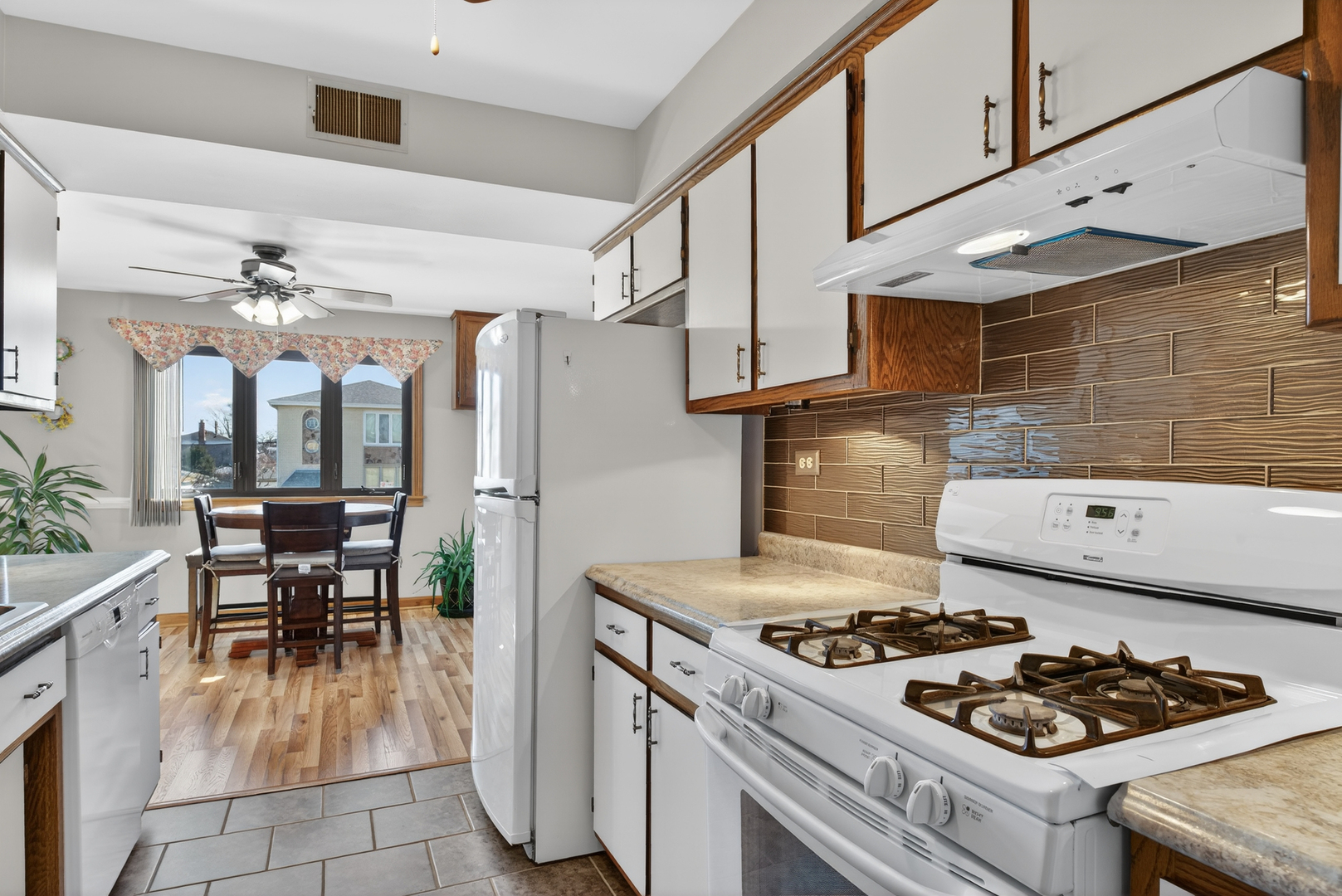 6056 South Keating Avenue, Unit 2E Chicago, IL 60629 - Photo 4 of 23