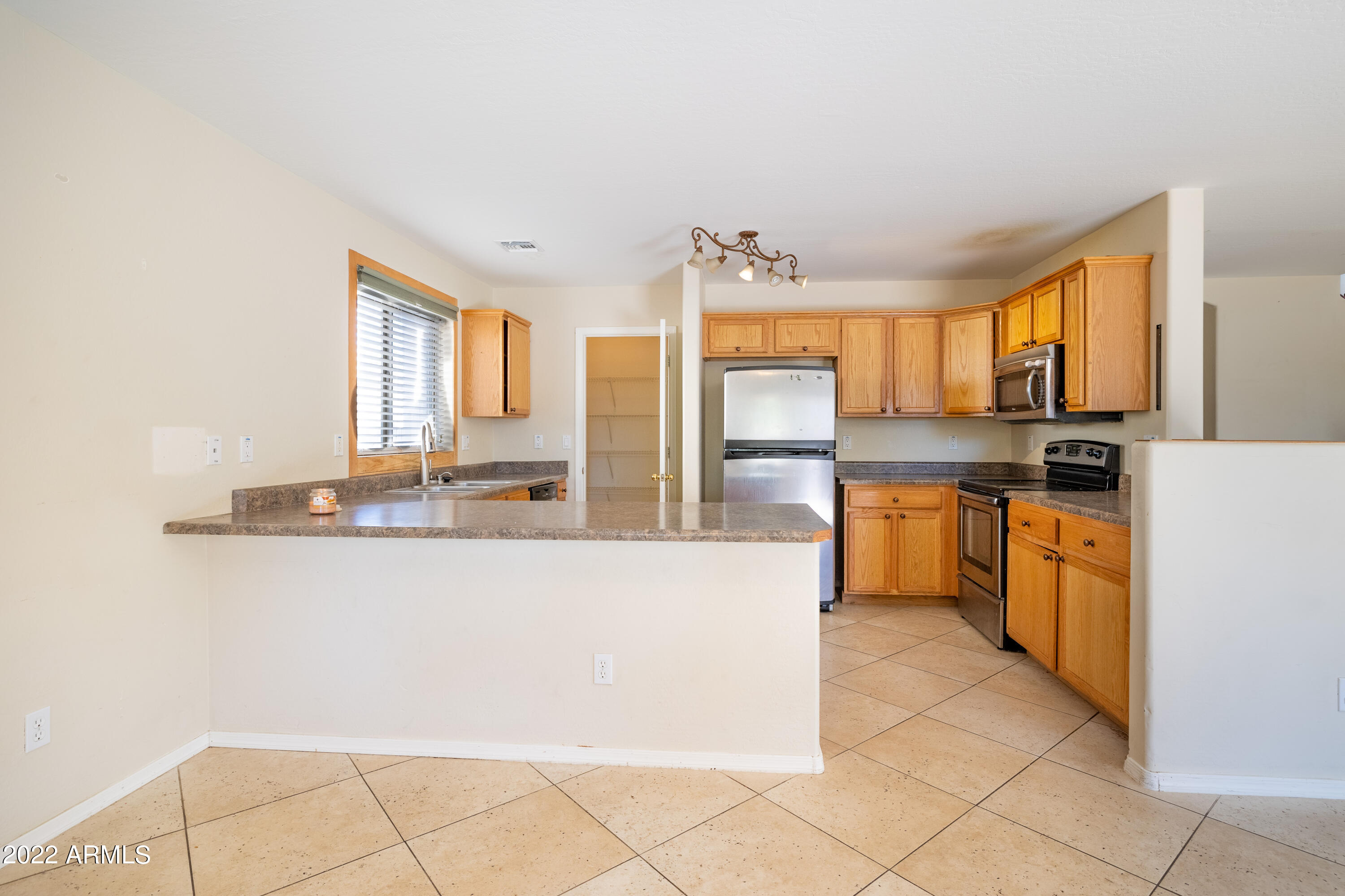 3233 West Pecan Road Phoenix, AZ 85041 - Photo 10 of 35 Kitchen