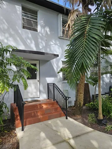 $2,700 | 5660 Southwest 78th Street, Unit 6A, Miami, FL 33143