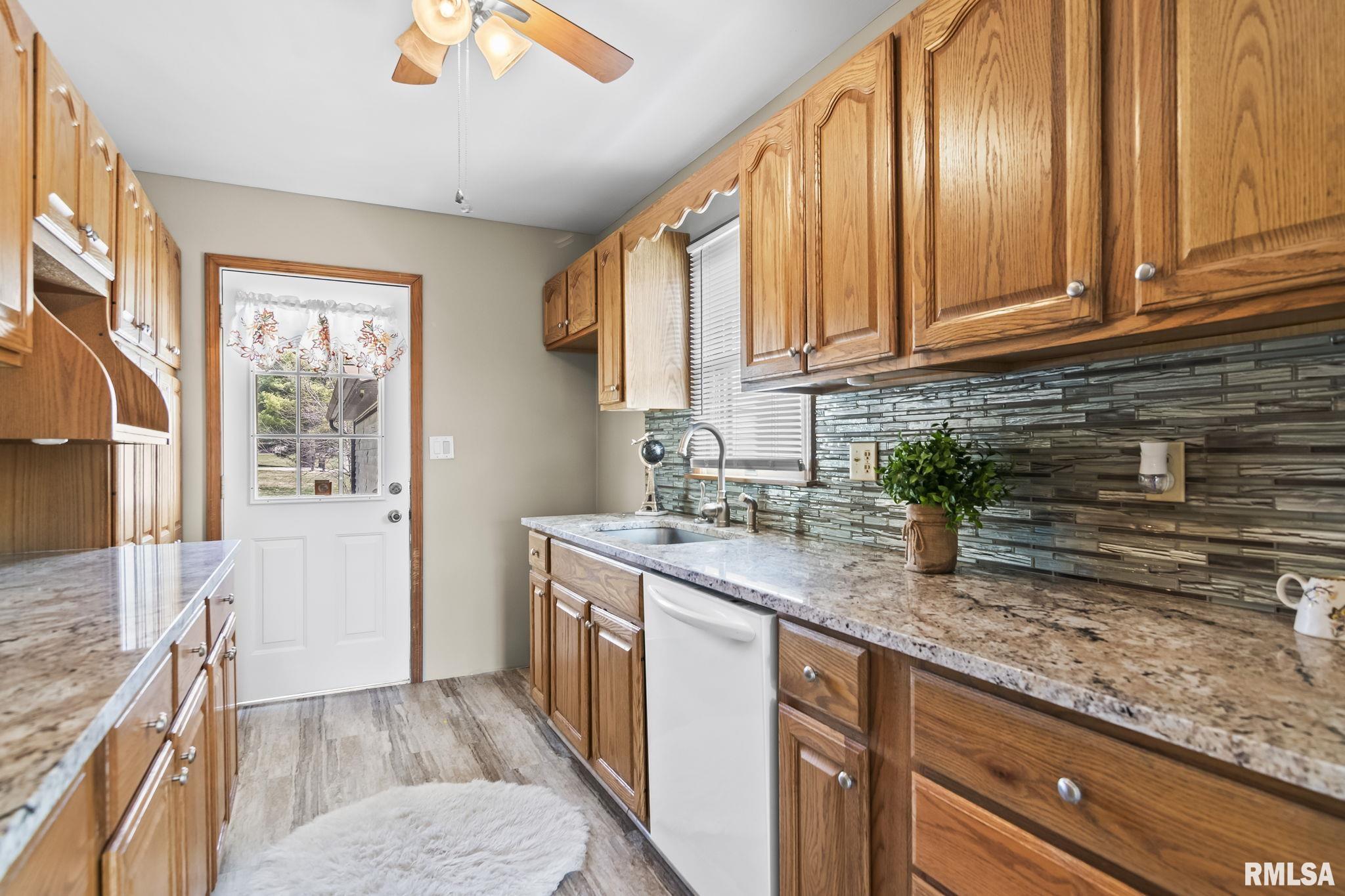 565 Paw-Paw Road Petersburg, IL 62675 - Photo 11 of 35 Gallery Image 11