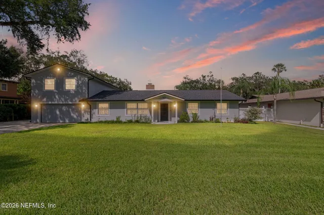 a view of a house with a yard