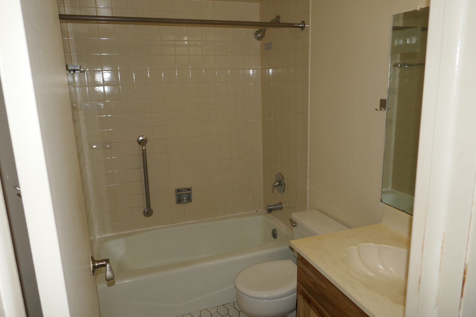 603 South River Road, Unit 2M Des Plaines, IL 60016 - Photo 15 of 20 a bathroom with a shower and a toilet