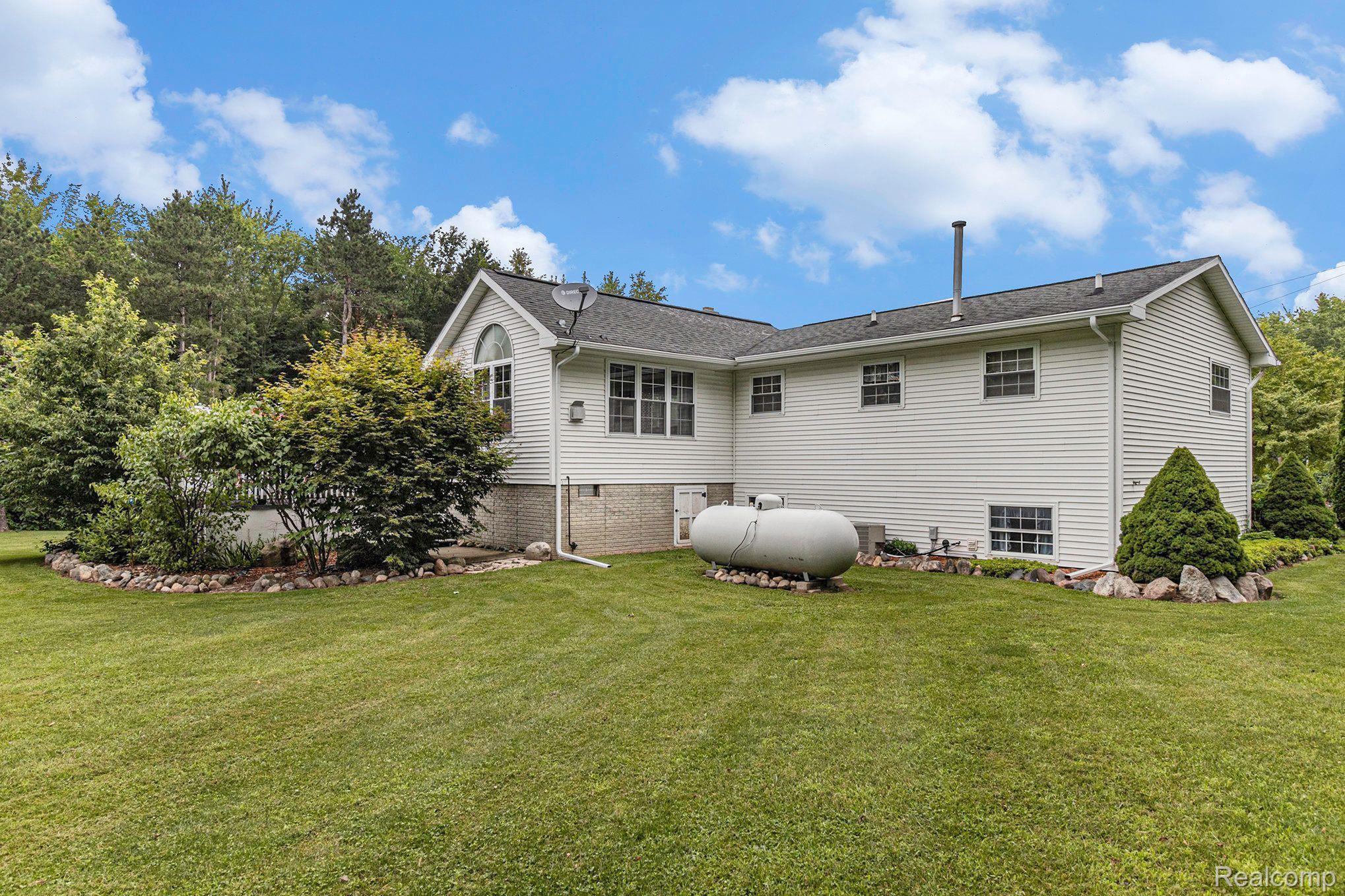 12962 South New Lothrop Road Byron, MI 48418 - Photo 35 of 42 Gallery Image 35