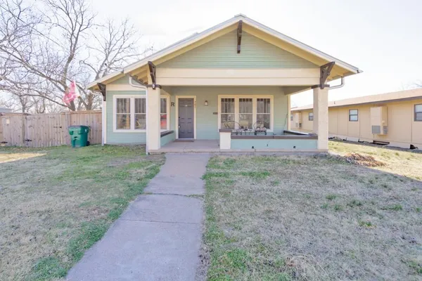 $289,000 | 701 North Mason Street, Bowie, TX 76230