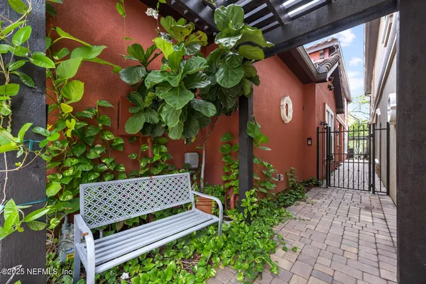 a view of an entryway of the house