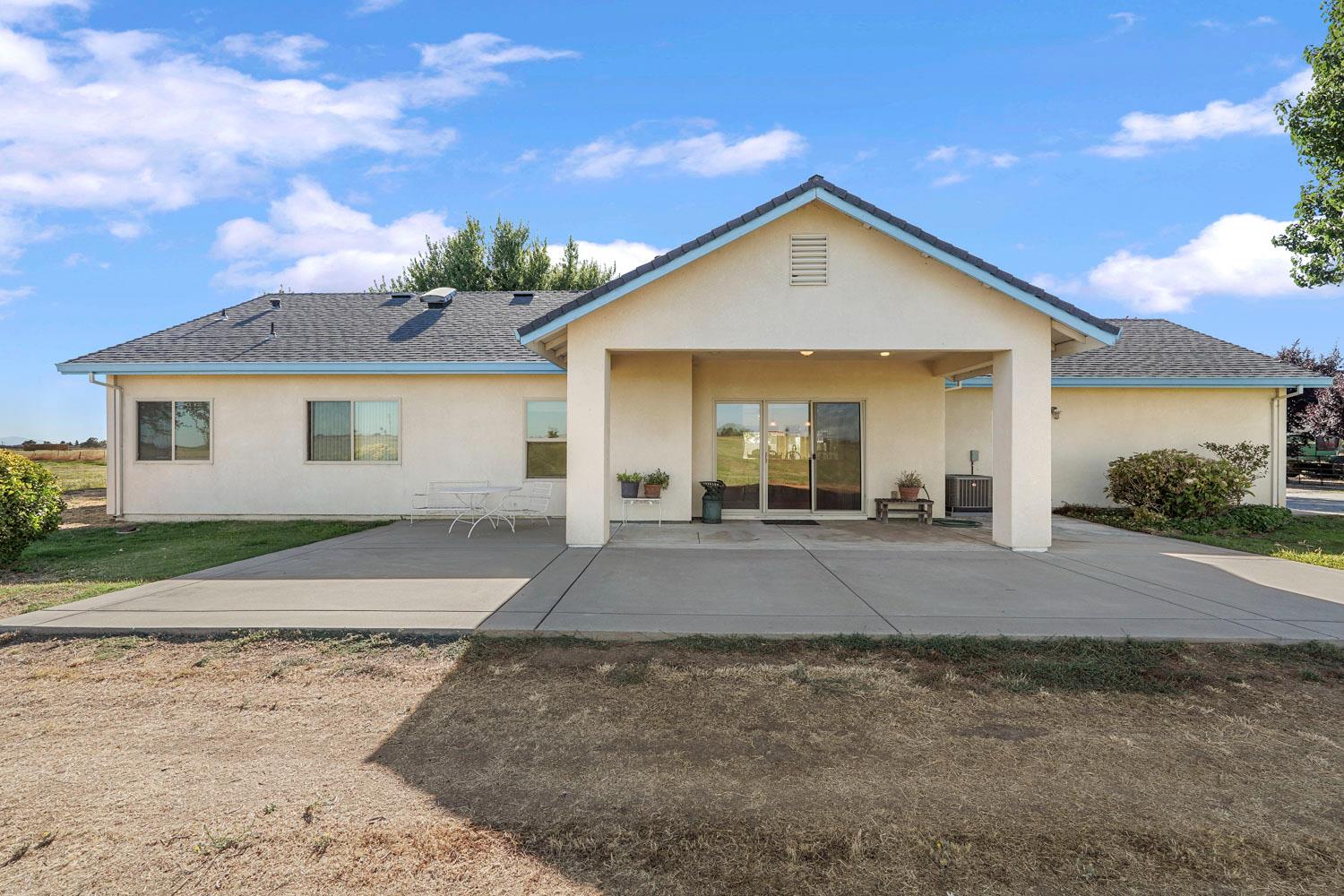 6120 Eschinger Road Elk Grove, CA 95757 - Photo 30 of 39 a view of a house with a yard and garage