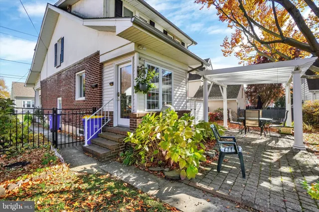 $284,500 | 105 North Gotwalt Street, York, PA 17404