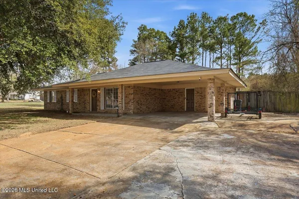 $185,000 | 258 Twin Lakes Drive, Canton, MS 39046