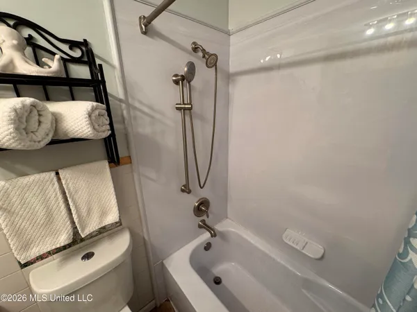 $185,000 | 258 Twin Lakes Drive, Canton, MS 39046