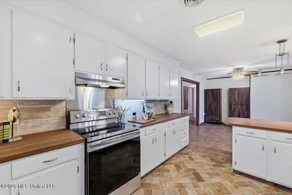 $185,000 | 258 Twin Lakes Drive, Canton, MS 39046