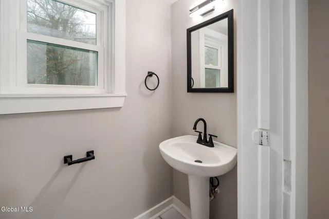 $379,999 | 517 Potter Hill Road, Petersburgh, NY 12138