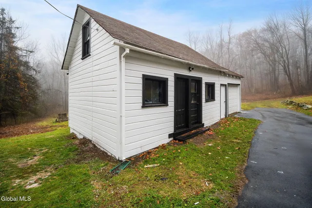 $379,999 | 517 Potter Hill Road, Petersburgh, NY 12138