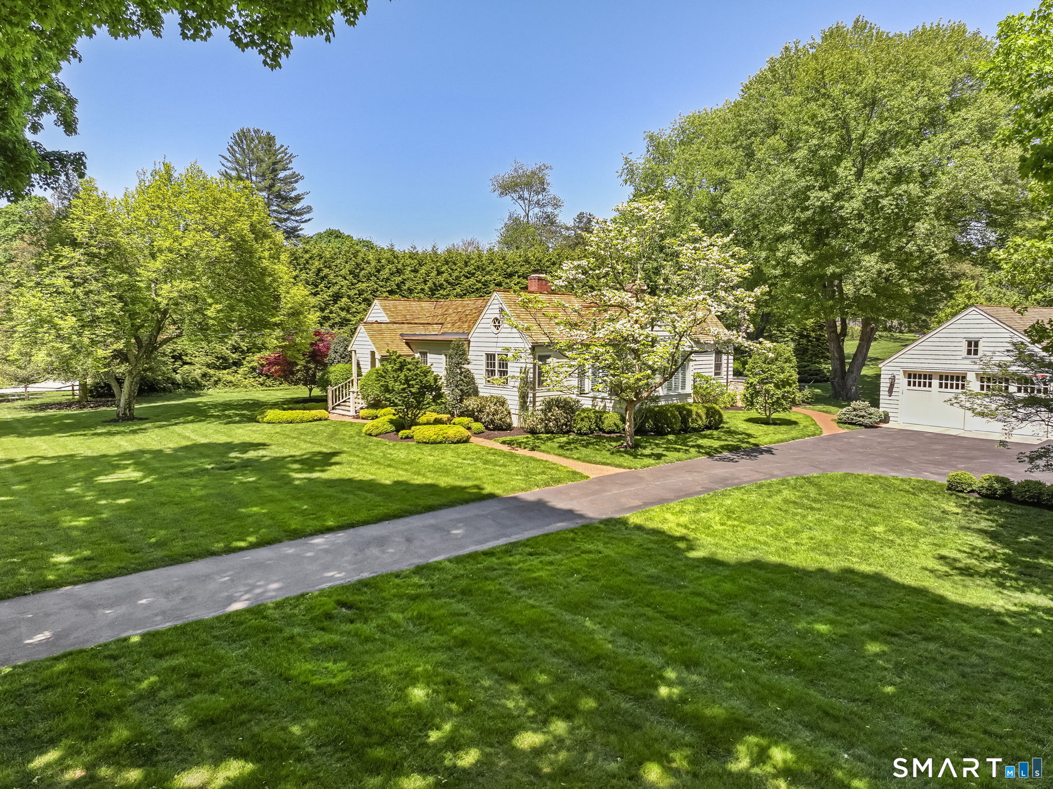 820 Hillside Road Fairfield, CT 06824 - Photo 2 of 40