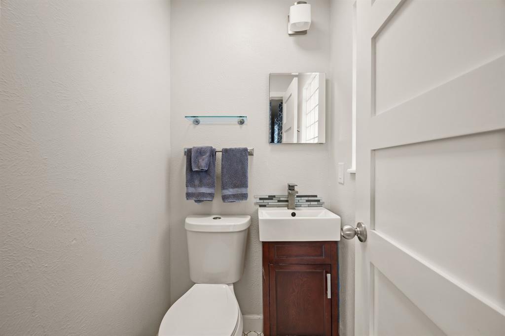413 Patricia Road Hurst, TX 76053 - Photo 15 of 27